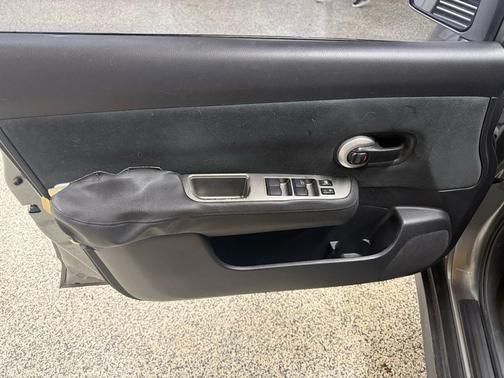 2010 Nissan Versa 1.8 S