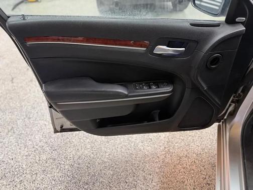 2012 Chrysler 300 Limited