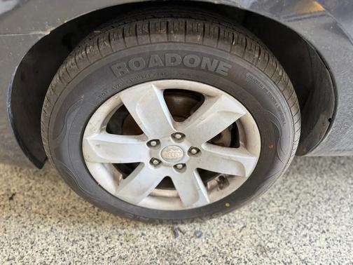Urban Gray 2008 Kia Rondo LX V6