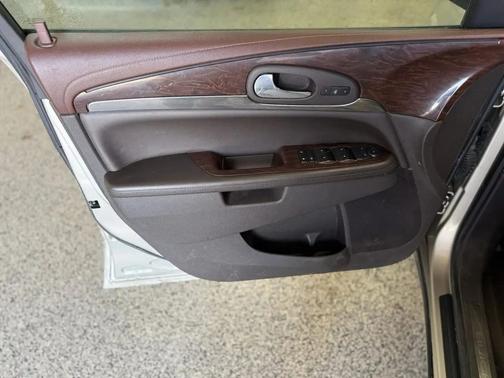 Champagne Silver Metallic 2014 Buick Enclave Leather