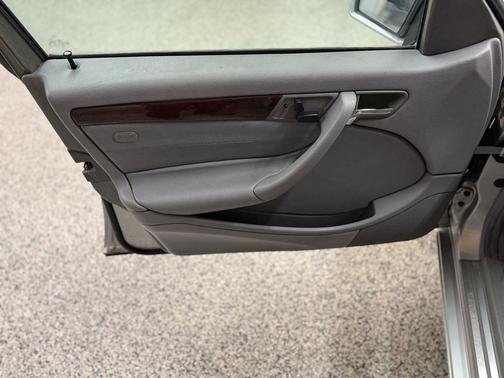 2000 Mercedes-Benz C-Class 4dr Sdn 2.8L