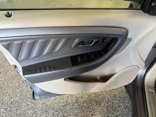 2012 Ford Taurus SE
