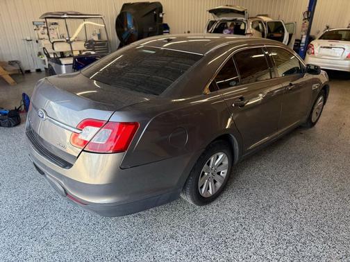 2012 Ford Taurus SE