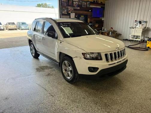 Bright White Clearcoat 2014 Jeep Compass Sport