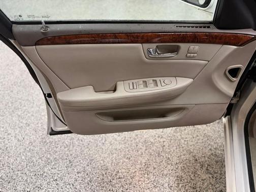 2006 Cadillac DTS Base