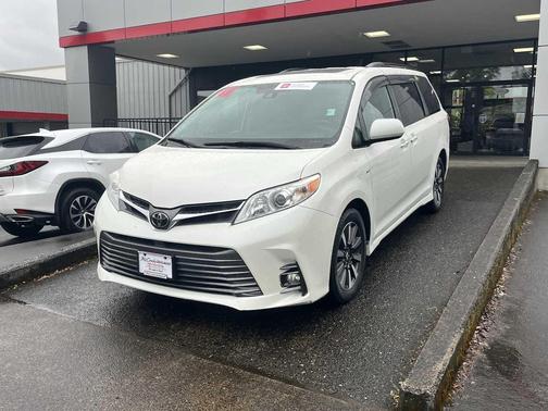 Blizzard Pearl 2019 Toyota Sienna XLE