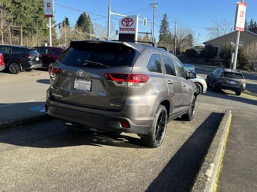 2019 Toyota Highlander SE