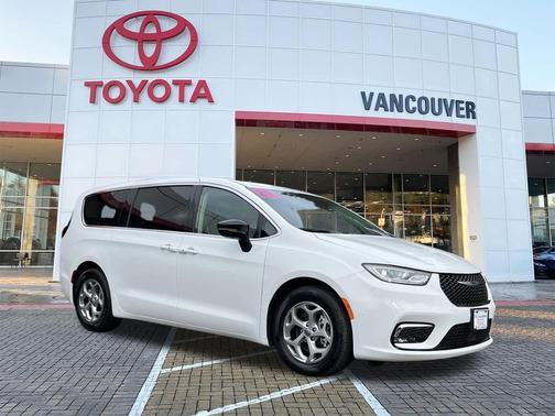Bright White Clearcoat 2024 Chrysler Pacifica Limited