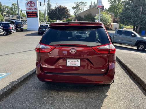 Salsa Red Pearl 2020 Toyota Sienna XLE