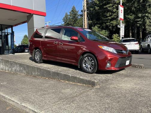 Salsa Red Pearl 2020 Toyota Sienna XLE