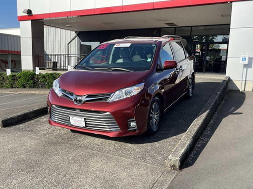 Salsa Red Pearl 2020 Toyota Sienna XLE