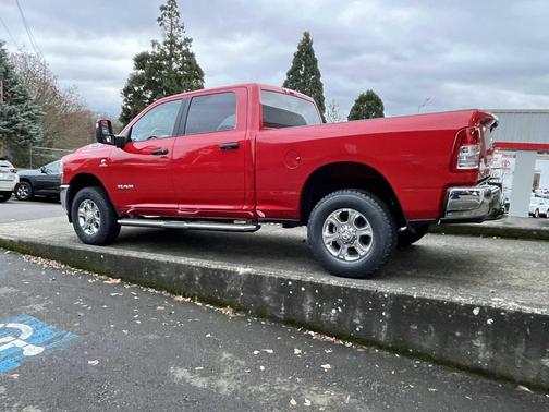 2024 RAM 2500 Big Horn Crew Cab 4x4 6'4' Box
