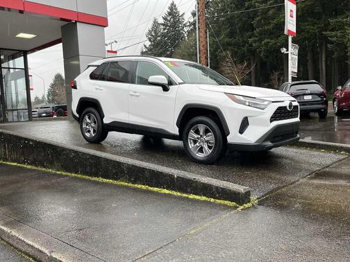 2025 Toyota RAV4 XLE