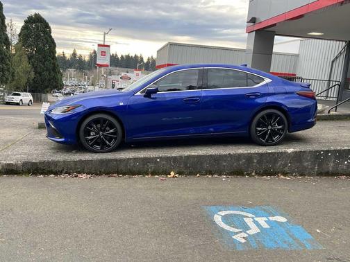 2024 Lexus ES 300h F SPORT Handling