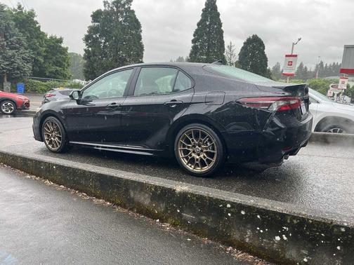 Midnight Black Metallic 2024 Toyota Camry Hybrid SE