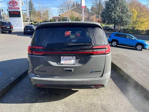 2022 Chrysler Pacifica Hybrid Touring L