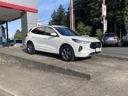 Star White Metallic Tri-Coat 2024 Ford Escape ST-Line Select