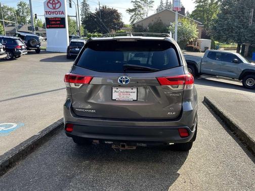 Predawn Gray Mica 2017 Toyota Highlander Hybrid XLE