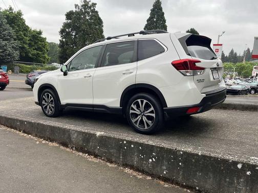 Crystal White Pearl 2019 Subaru Forester Limited