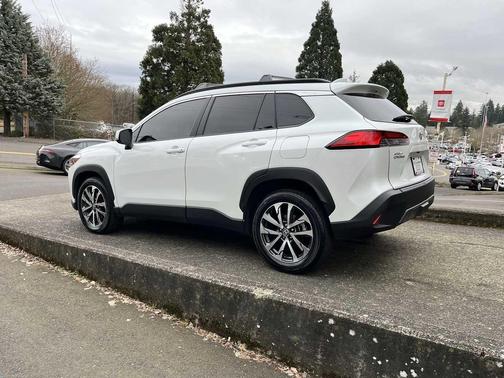 2023 Toyota Corolla Cross XLE