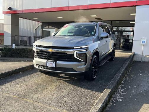 2025 Chevrolet Suburban LS