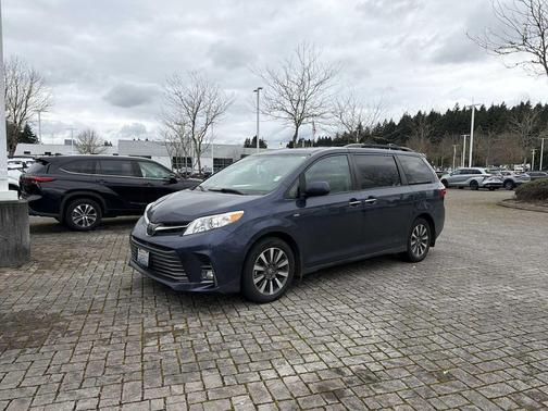 2019 Toyota Sienna XLE