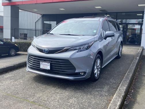 2023 Toyota Sienna Woodland Edition 7-Passenger