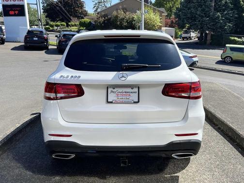 Polar White 2018 Mercedes-Benz GLC 300 Base