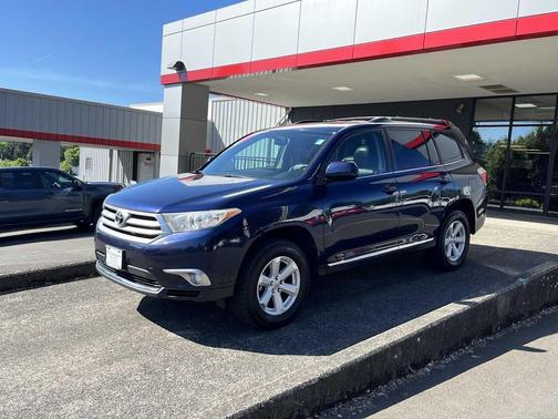 Nautical Blue Metallic 2013 Toyota Highlander SE