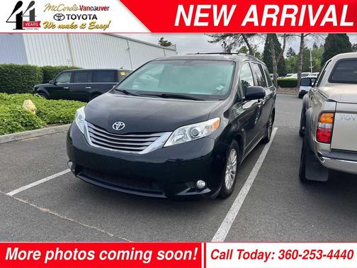 Midnight Black Metallic 2017 Toyota Sienna XLE