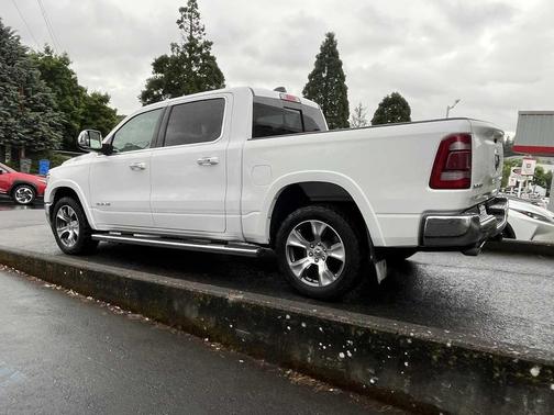 Bright White Clearcoat 2022 RAM 1500 Laramie