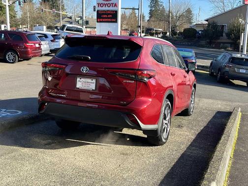 2022 Toyota Highlander Hybrid XLE