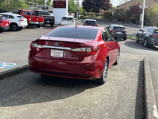 Matador Red Mica 2016 Lexus ES 300h Base