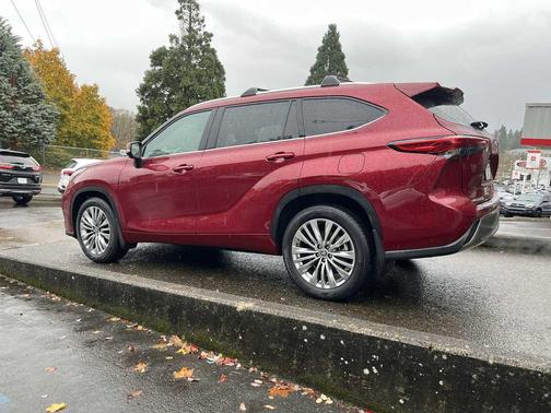 2023 Toyota Highlander Platinum