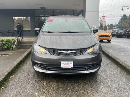 2020 Chrysler Voyager L