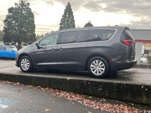 2020 Chrysler Voyager L