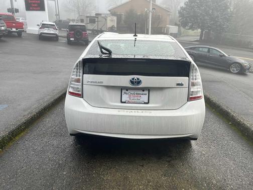 2010 Toyota Prius III