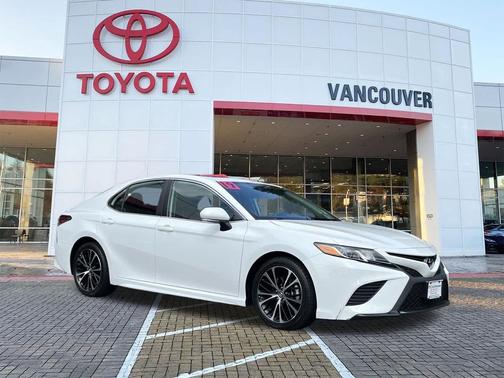 Super White 2019 Toyota Camry SE