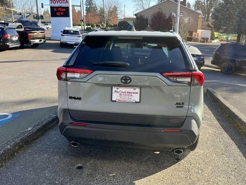 2020 Toyota RAV4 XLE