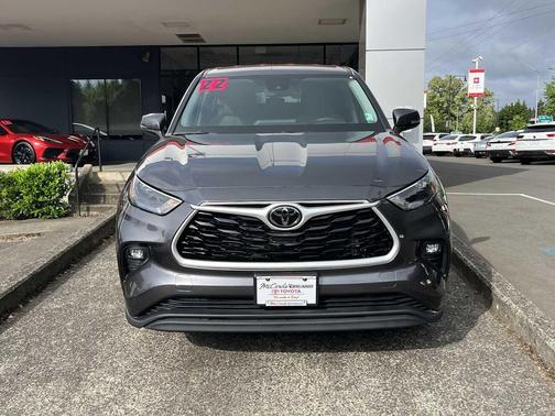 Magnetic Gray Metallic 2022 Toyota Highlander LE