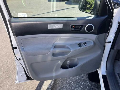 Super White 2009 Toyota Tacoma Access Cab