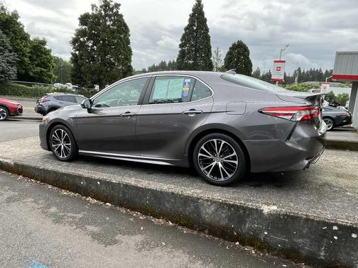Predawn Gray Mica 2019 Toyota Camry Hybrid SE