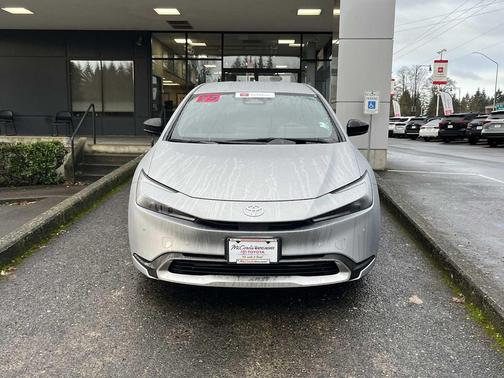 2025 Toyota Prius Plug-In Hybrid SE