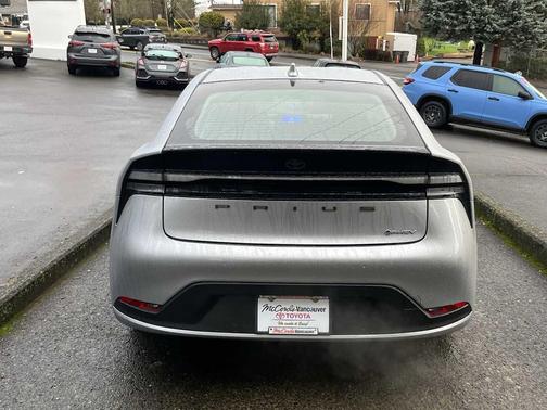 2025 Toyota Prius Plug-In Hybrid SE