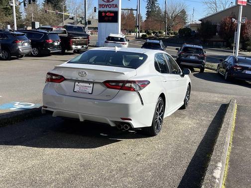Ice Edge 2023 Toyota Camry SE
