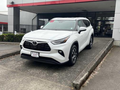 Wind Chill Pearl 2023 Toyota Highlander XLE