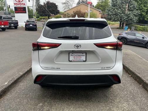 Wind Chill Pearl 2023 Toyota Highlander XLE