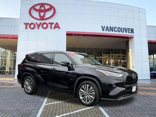 Midnight Black Metallic 2022 Toyota Highlander Platinum