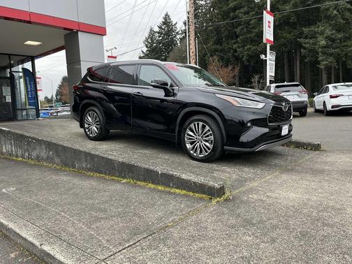 Midnight Black Metallic 2022 Toyota Highlander Platinum