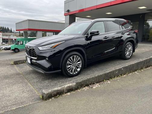 Midnight Black Metallic 2022 Toyota Highlander Platinum